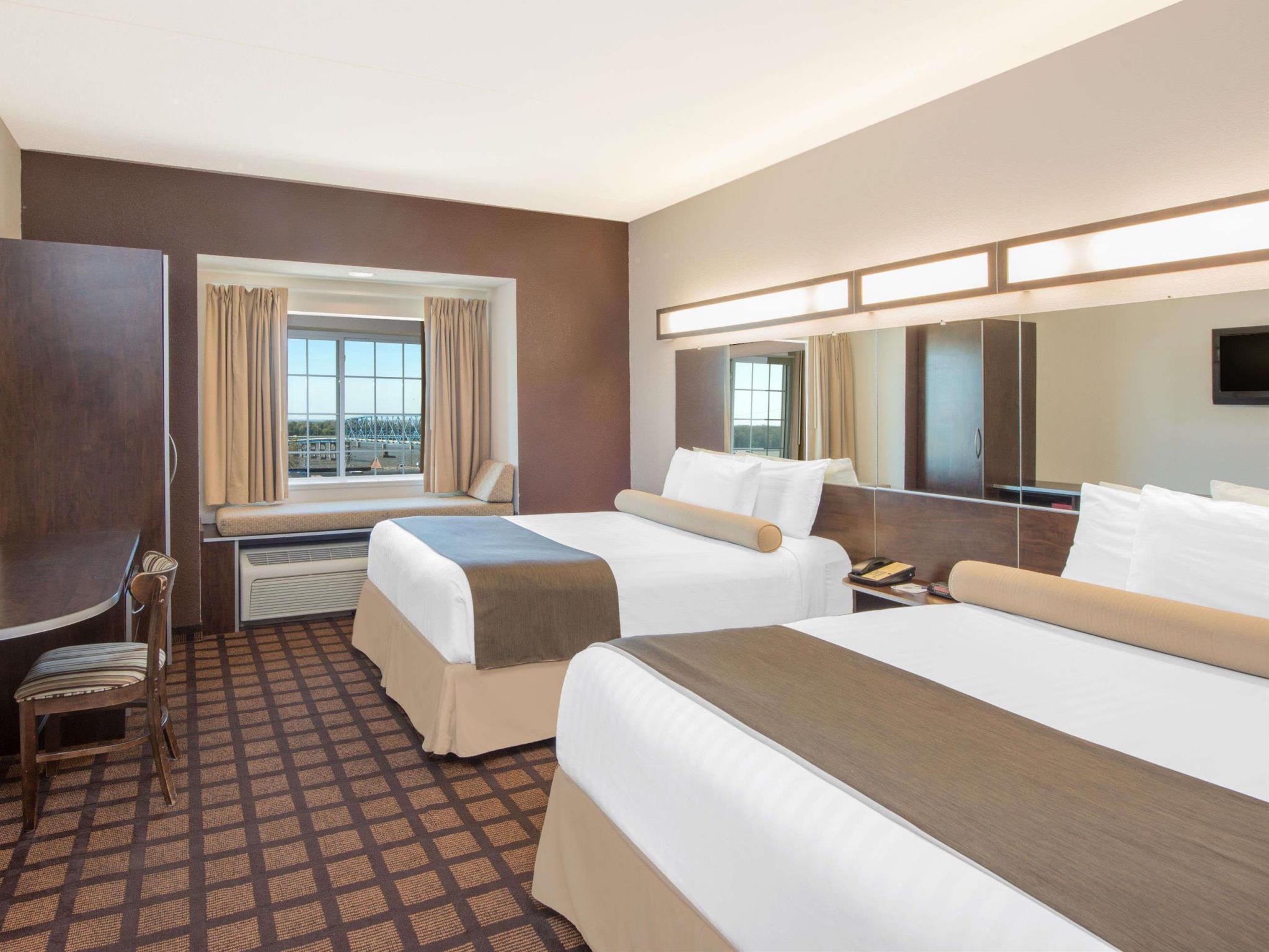 Microtel Inn & Suites By Wyndham Quincy Downtown - River Area Exterior photo
