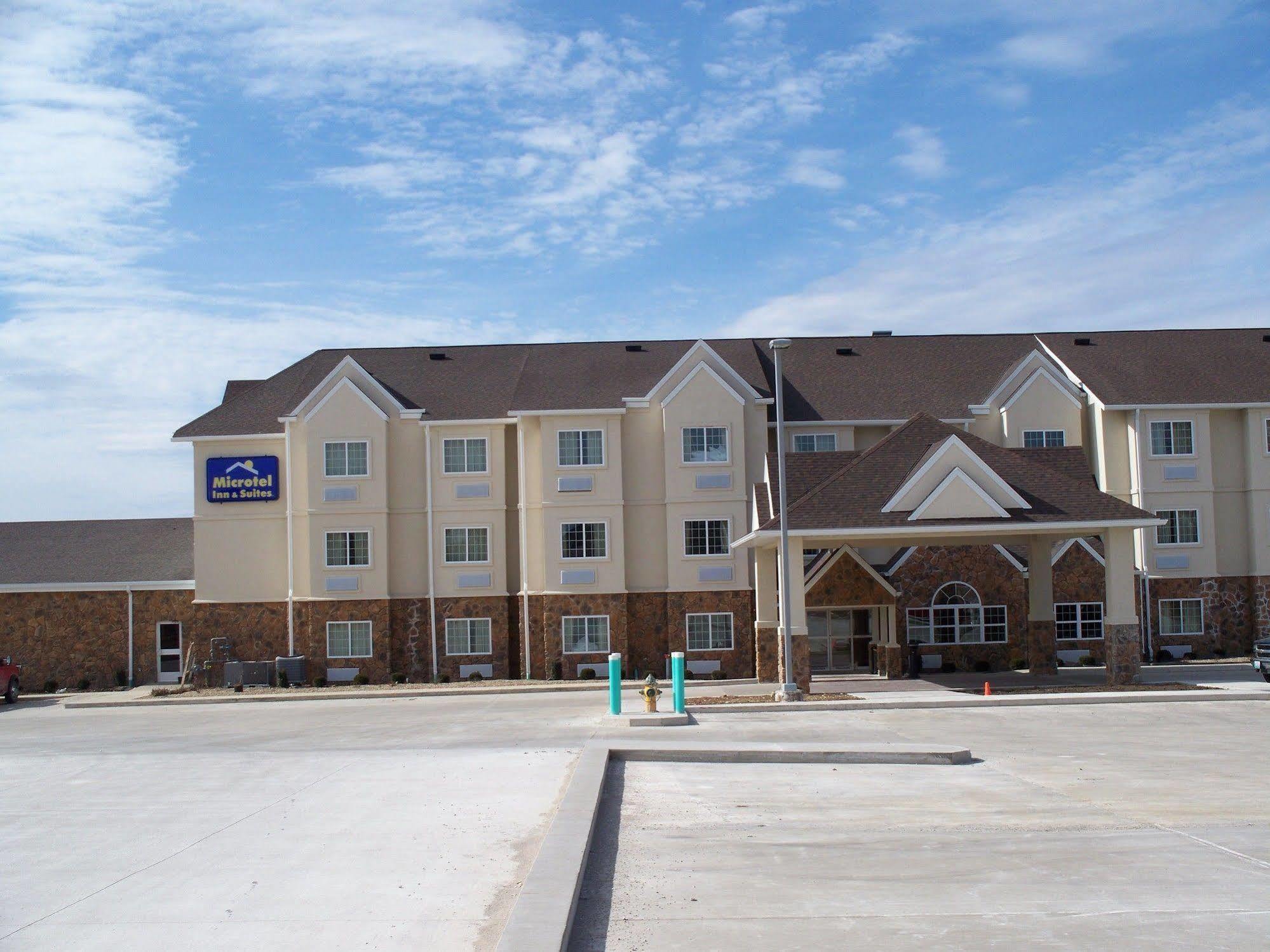 Microtel Inn & Suites By Wyndham Quincy Downtown - River Area Exterior photo